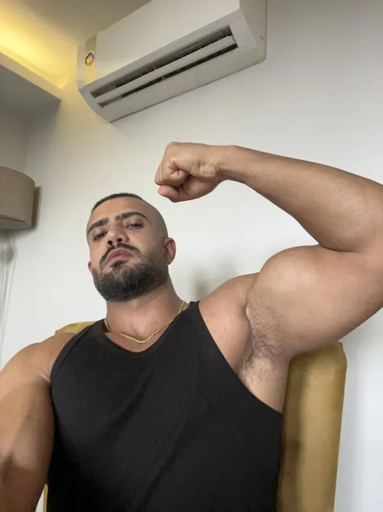 Adrian, male escort in Dubai โ photo 4