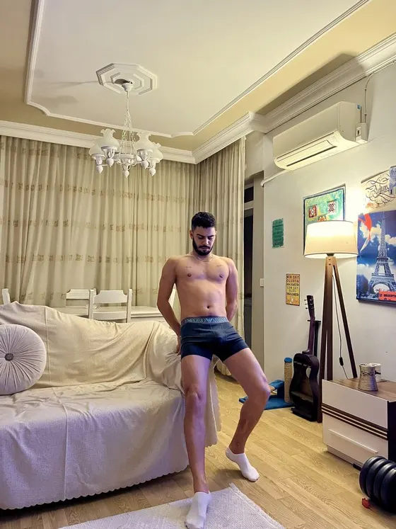 Alex, Brazilian male escort in Dubai โ photo 5