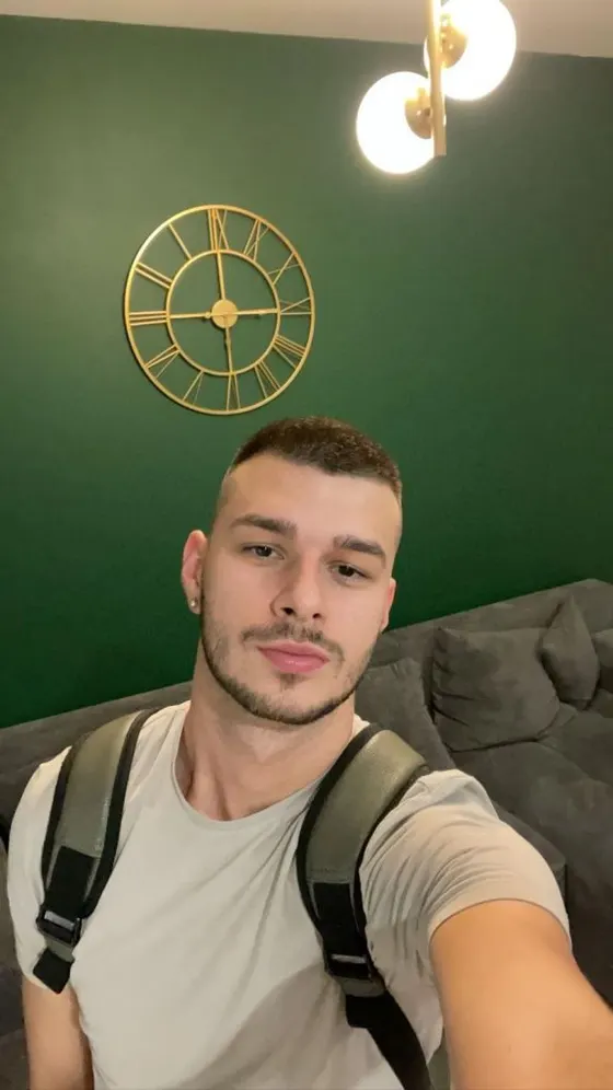 Chris, male escort in Dubai โ photo 5