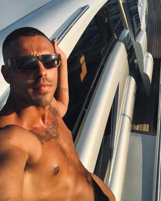 Chris, Brazilian male escort in Dubai โ photo 13