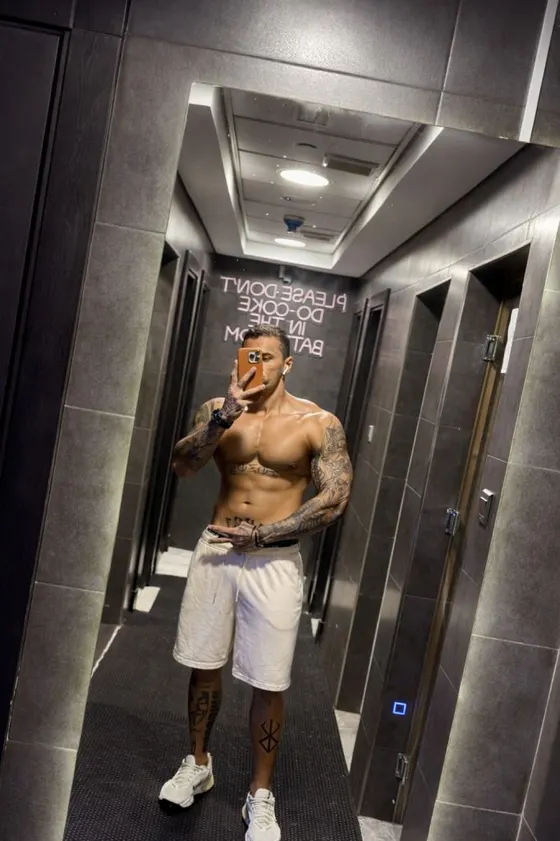 Dorian, male escort in Dubai โ photo 6