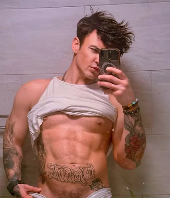 Enzo, male escort in Dubai โ photo 3