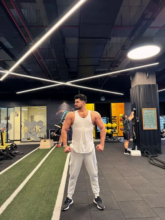 Henry, Brazilian male escort in Dubai โ photo 13
