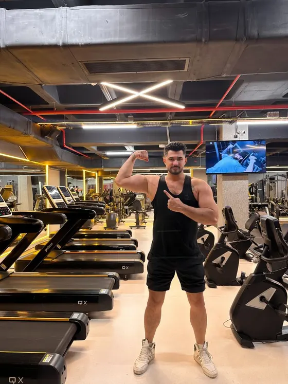 Henry, Brazilian male escort in Dubai โ photo 2