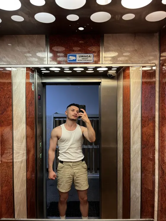 Henry, male escort in Dubai โ photo 12