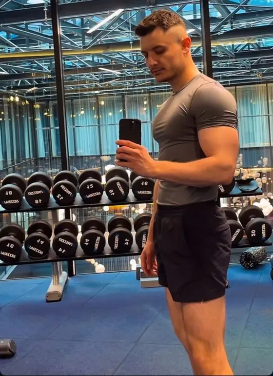 Henry, male escort in Dubai โ photo 13