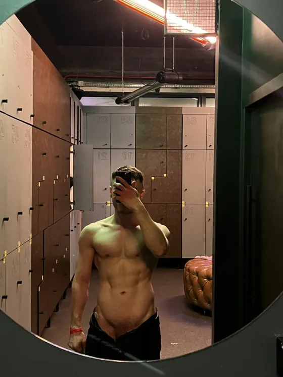 Henry, male escort in Dubai โ photo 2