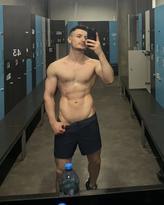 Henry, male escort in Dubai โ photo 3