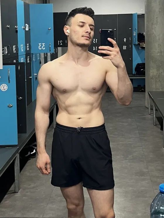 Henry, male escort in Dubai โ photo 4