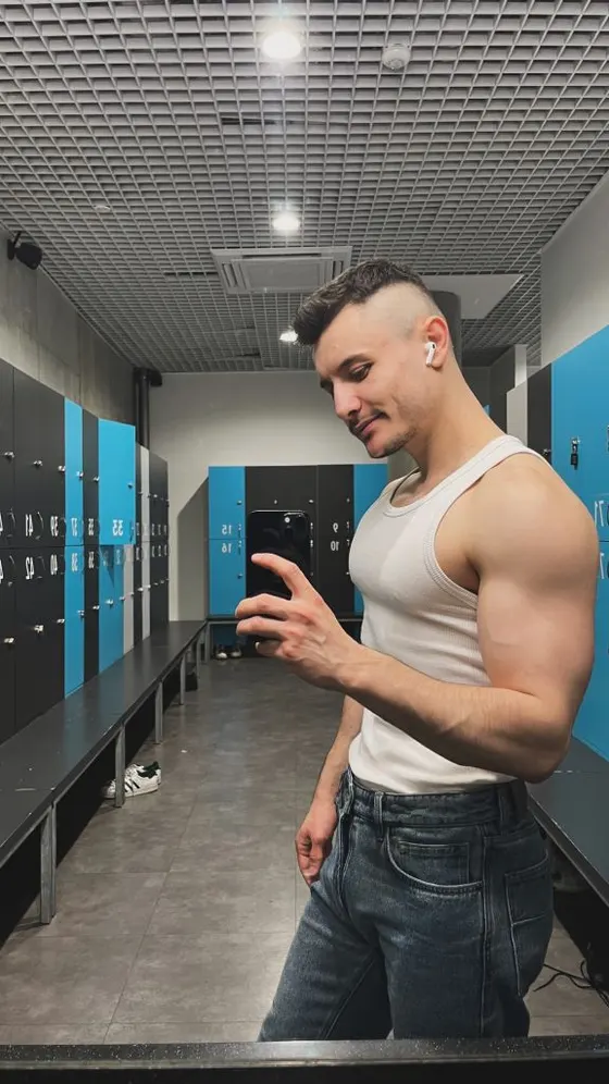 Henry, male escort in Dubai โ photo 8