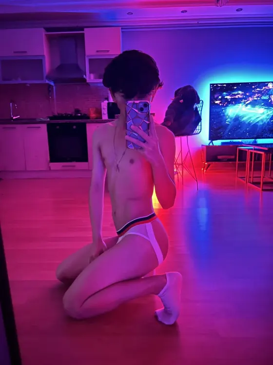 Hugo, Asian male escort in Dubai — photo 10