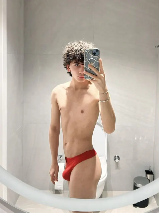Hugo, Asian male escort in Dubai — photo 5