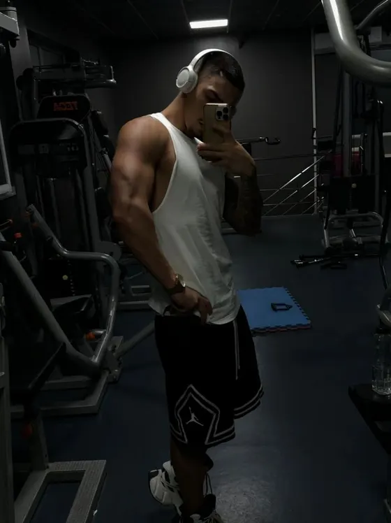 Igor, male escort in Dubai โ photo 5