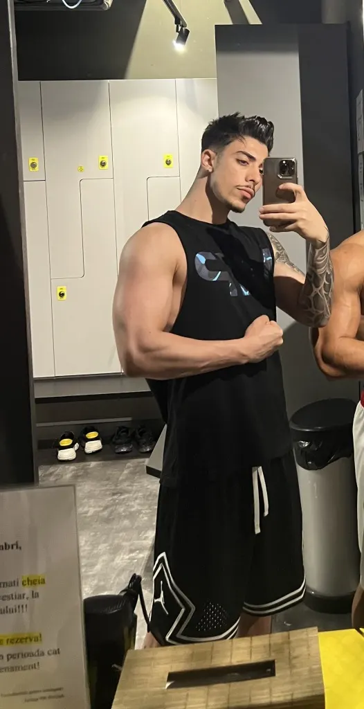 Igor, male escort in Dubai โ photo 9