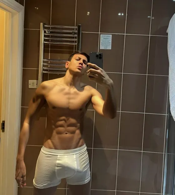 Ivan, male escort in Dubai โ photo 3