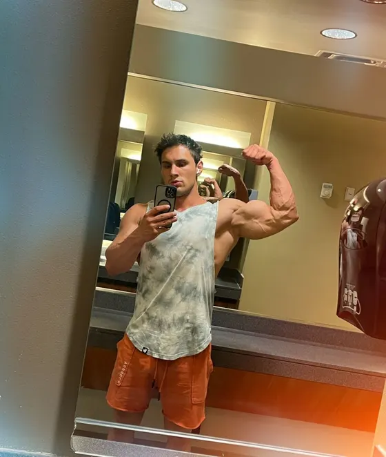 Ivan, Russian male escort in Dubai โ photo 11