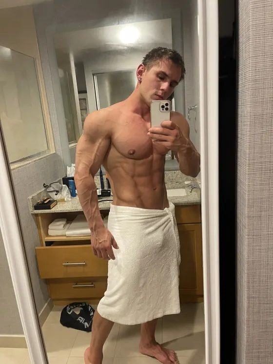 Ivan, Russian male escort in Dubai โ photo 14