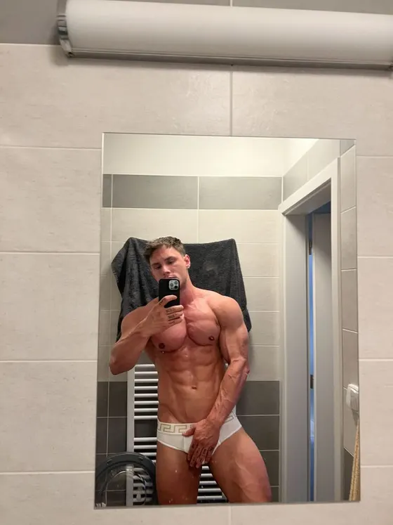 Ivan, Russian male escort in Dubai โ photo 4