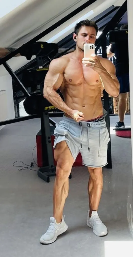Ivan, Russian male escort in Dubai โ photo 7