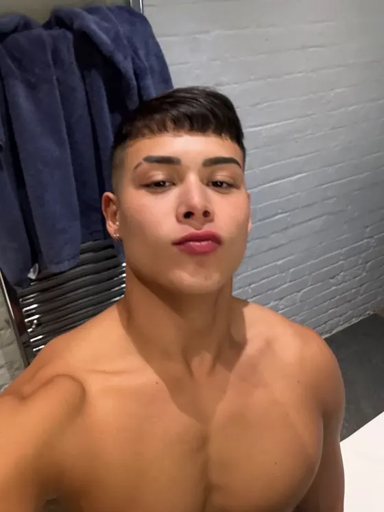 Julian, Brazilian male escort in Dubai โ photo 4