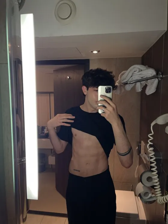 Julian, male escort in Dubai โ photo 16
