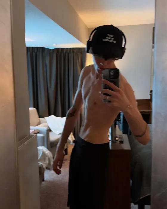 Julian, male escort in Dubai โ photo 6
