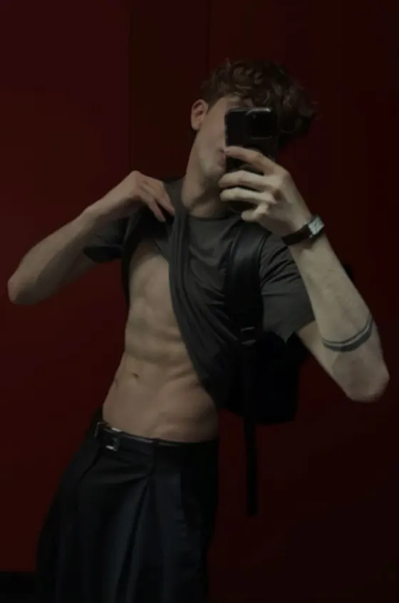 Julian, male escort in Dubai โ photo 8