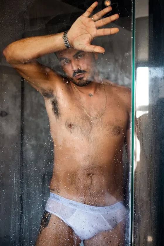 Julian, male escort in Dubai โ photo 2