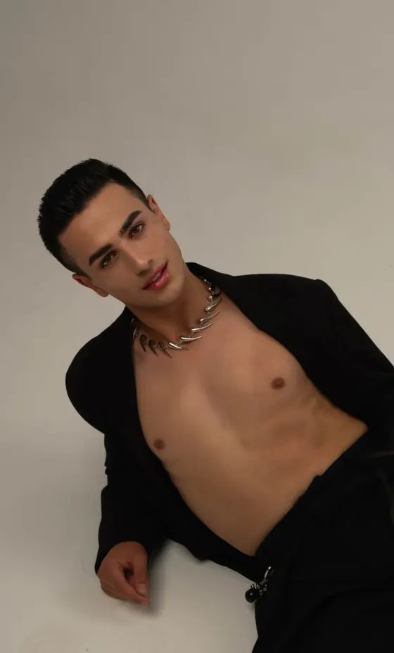 Julian, male escort in Dubai โ photo 10