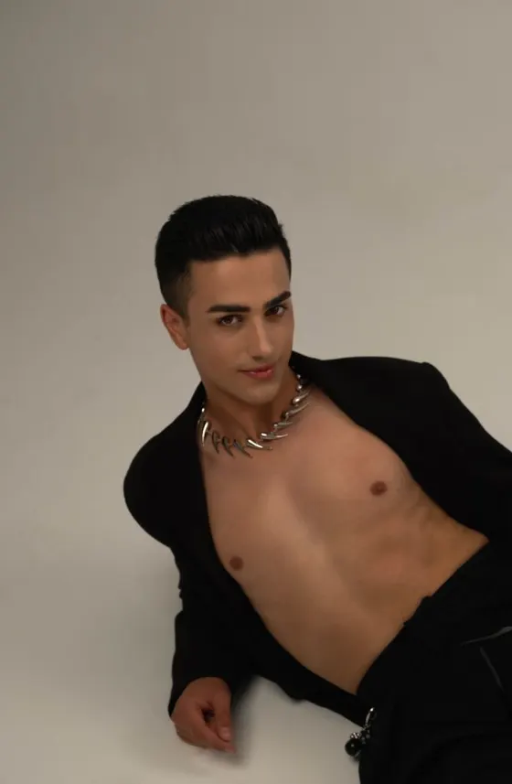 Julian, male escort in Dubai โ photo 11