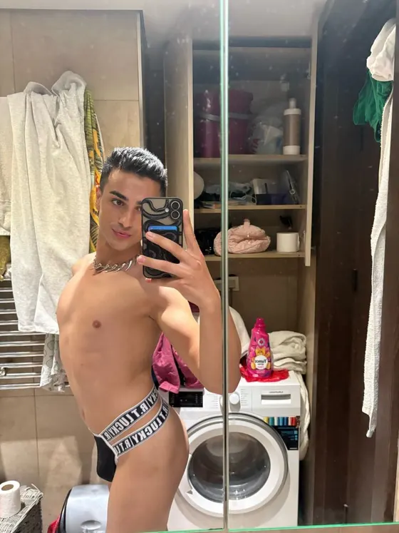 Julian, male escort in Dubai โ photo 16