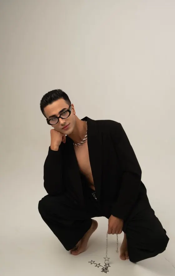 Julian, male escort in Dubai โ photo 3