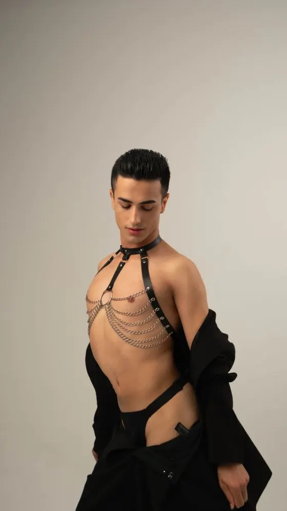 Julian, male escort in Dubai โ photo 4