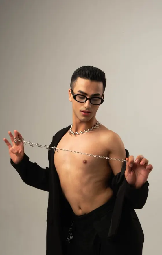 Julian, male escort in Dubai โ photo 7