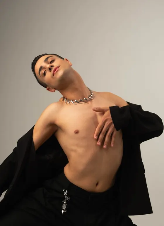 Julian, male escort in Dubai โ photo 8