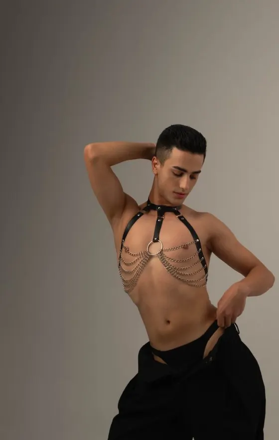 Julian, male escort in Dubai โ photo 9