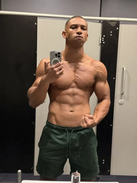 Kevin, Ebony male escort in Dubai โ photo 7