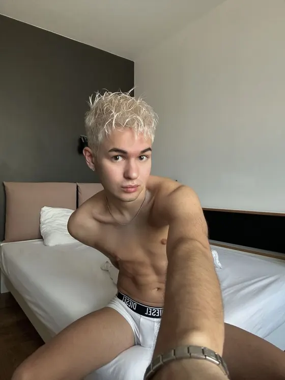 Lucas, male escort in Dubai โ photo 3