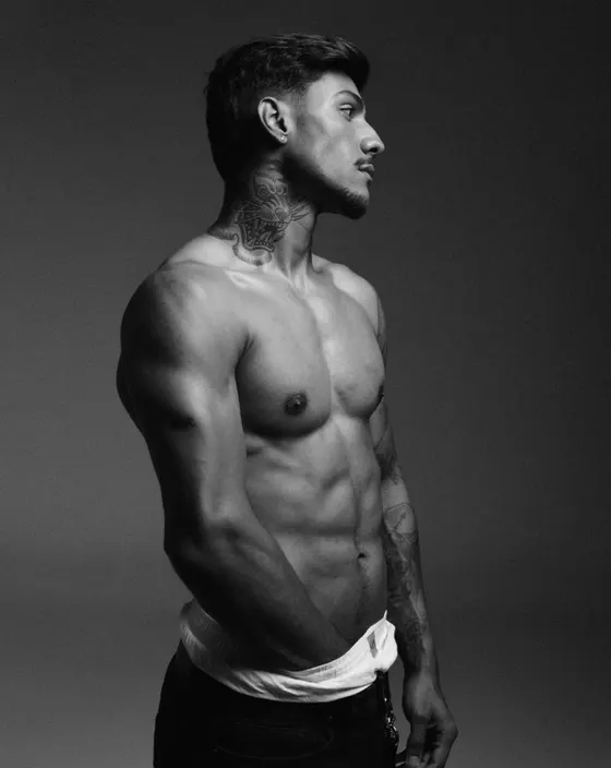 Marco, male escort in Dubai โ photo 8