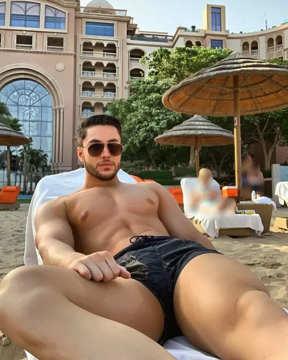 Max, male escort in Dubai โ photo 10