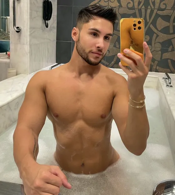 Max, male escort in Dubai โ photo 15