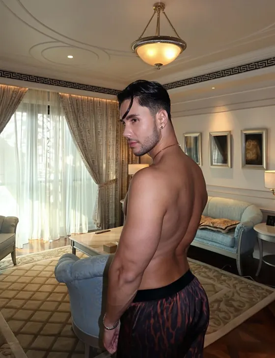 Max, male escort in Dubai โ photo 4