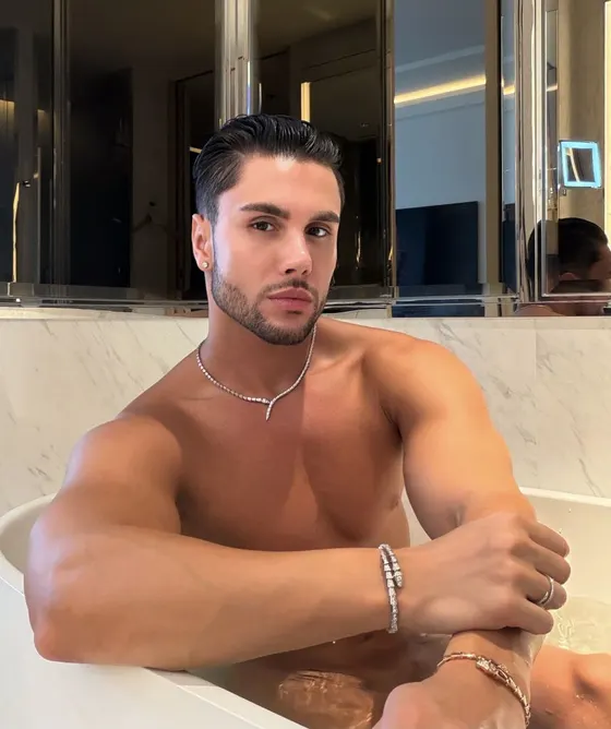 Max, male escort in Dubai โ photo 5