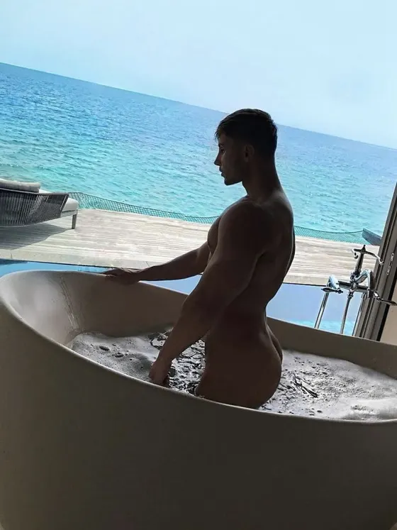 Max, male escort in Dubai โ photo 9