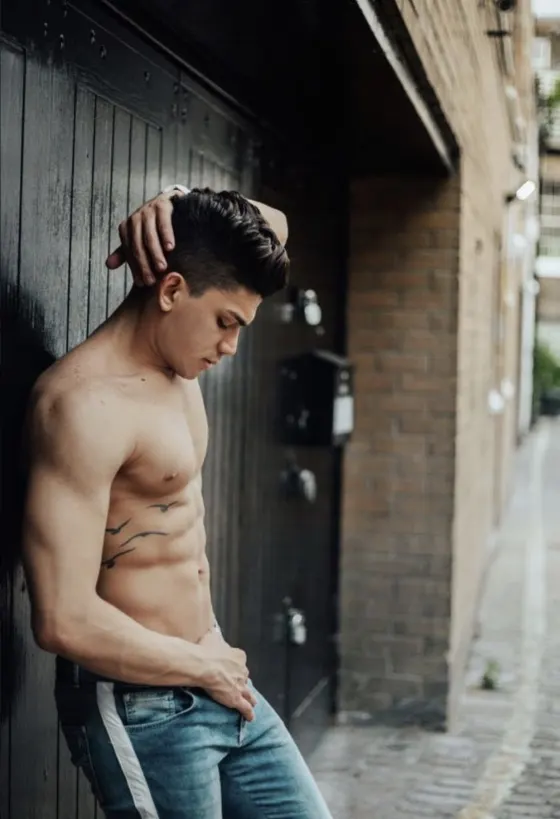 Noah, male escort in Dubai โ photo 12