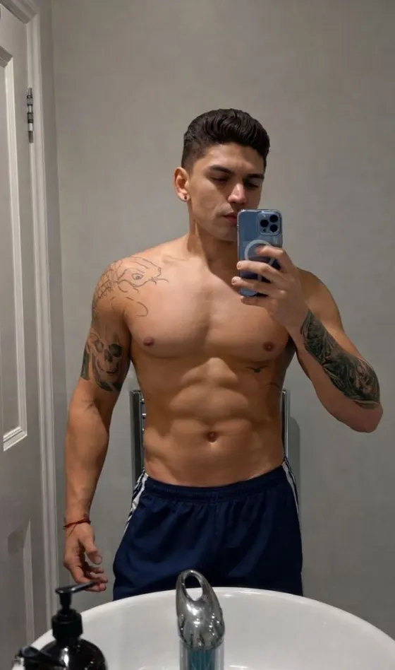 Noah, male escort in Dubai โ photo 3