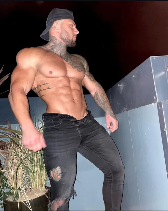 Oscar, Brazilian male escort in Dubai โ photo 13