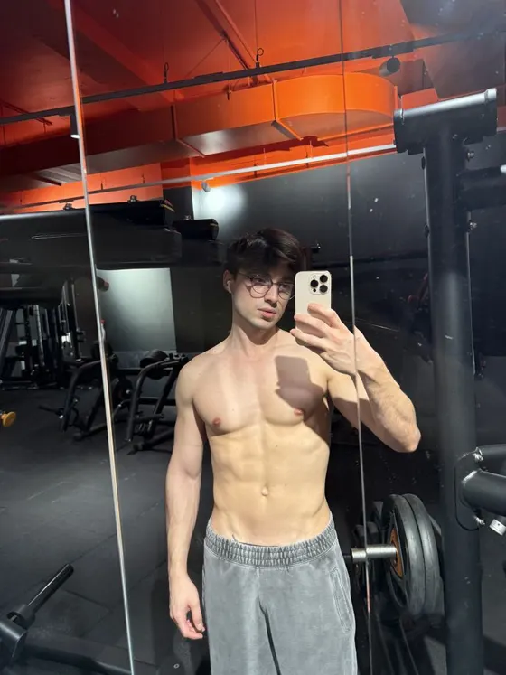 Oscar, male escort in Dubai โ photo 2