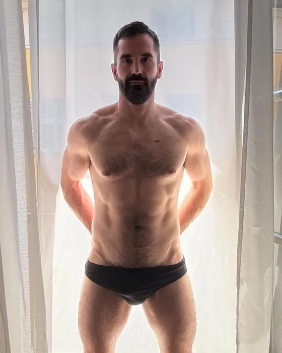Roman, male escort in Dubai โ photo 7