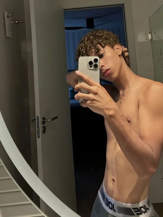 Roman, male escort in Dubai โ photo 11
